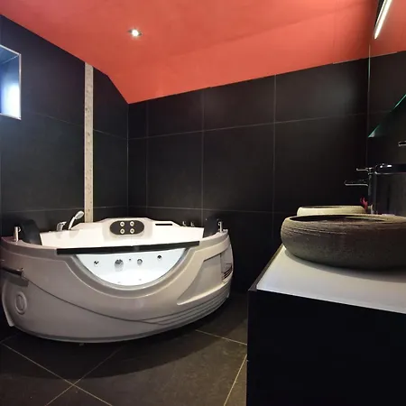Holiday home Luxury With Pool , Cleaning Included *